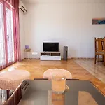Apartman Ivana 2 *