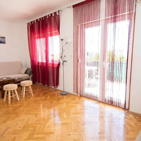 Apartment Ivana 2 *