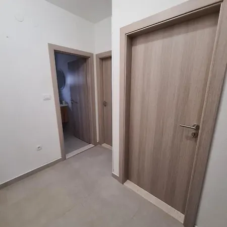 Apartment Ivana 2 *