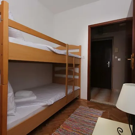 Apartment Ivana 2 *
